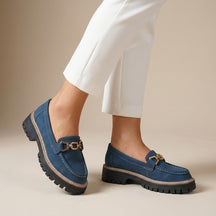 Mocassins compensés femme plateforme accent chaîne dorée style contemporain polyvalent
