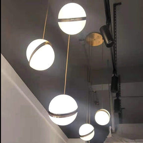 Suspension Contemporaine en PVC - Éclairage Élégant et Polyvalent