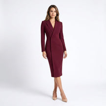 Robe midi taillée revers structuré silhouette ajustée élégante femme