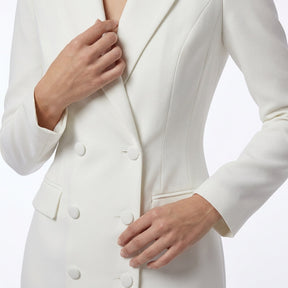 Robe midi taillée revers structuré silhouette ajustée élégante femme