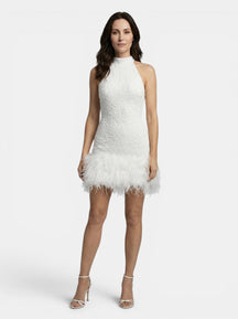 Mini robe perlée col licou blanche broderie detail plumes soirée femme