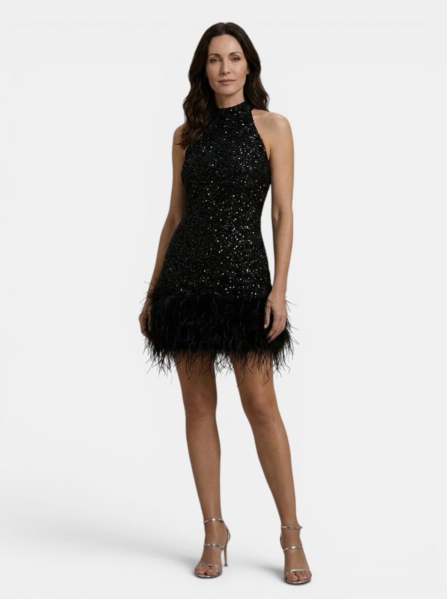 Mini robe perlée col licou blanche broderie detail plumes soirée femme