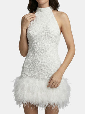 Mini robe perlée col licou blanche broderie detail plumes soirée femme