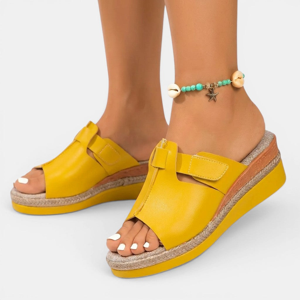 Sandales rembourrées colorées femme semelle de maintien style estival lumineux