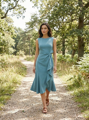 Robe midi asymétrique sans manches chic pour soirée cocktail femme
