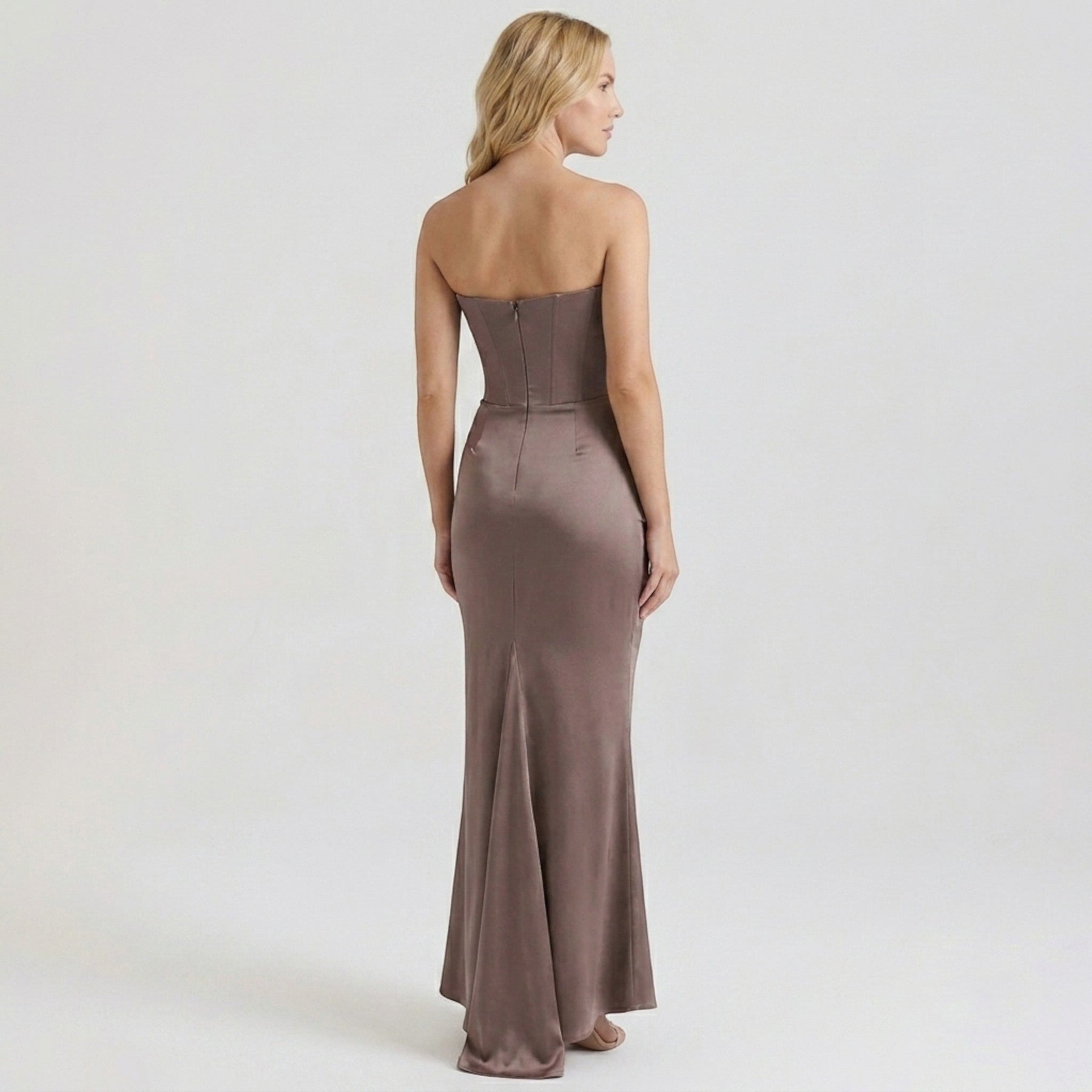 Robe maxi drapée sans bretelles chic et élégante pour cérémonie femme