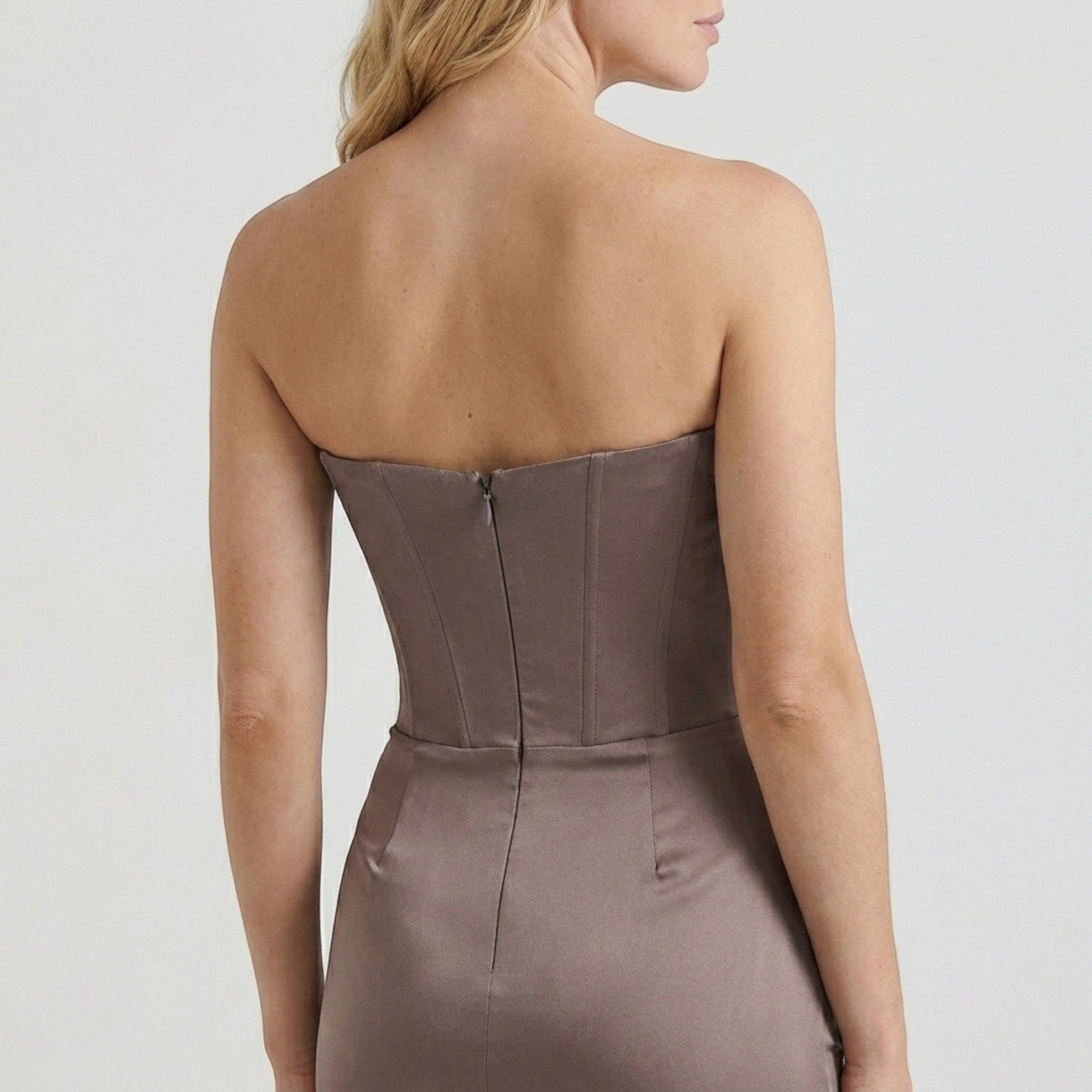 Robe maxi drapée sans bretelles chic et élégante pour cérémonie femme