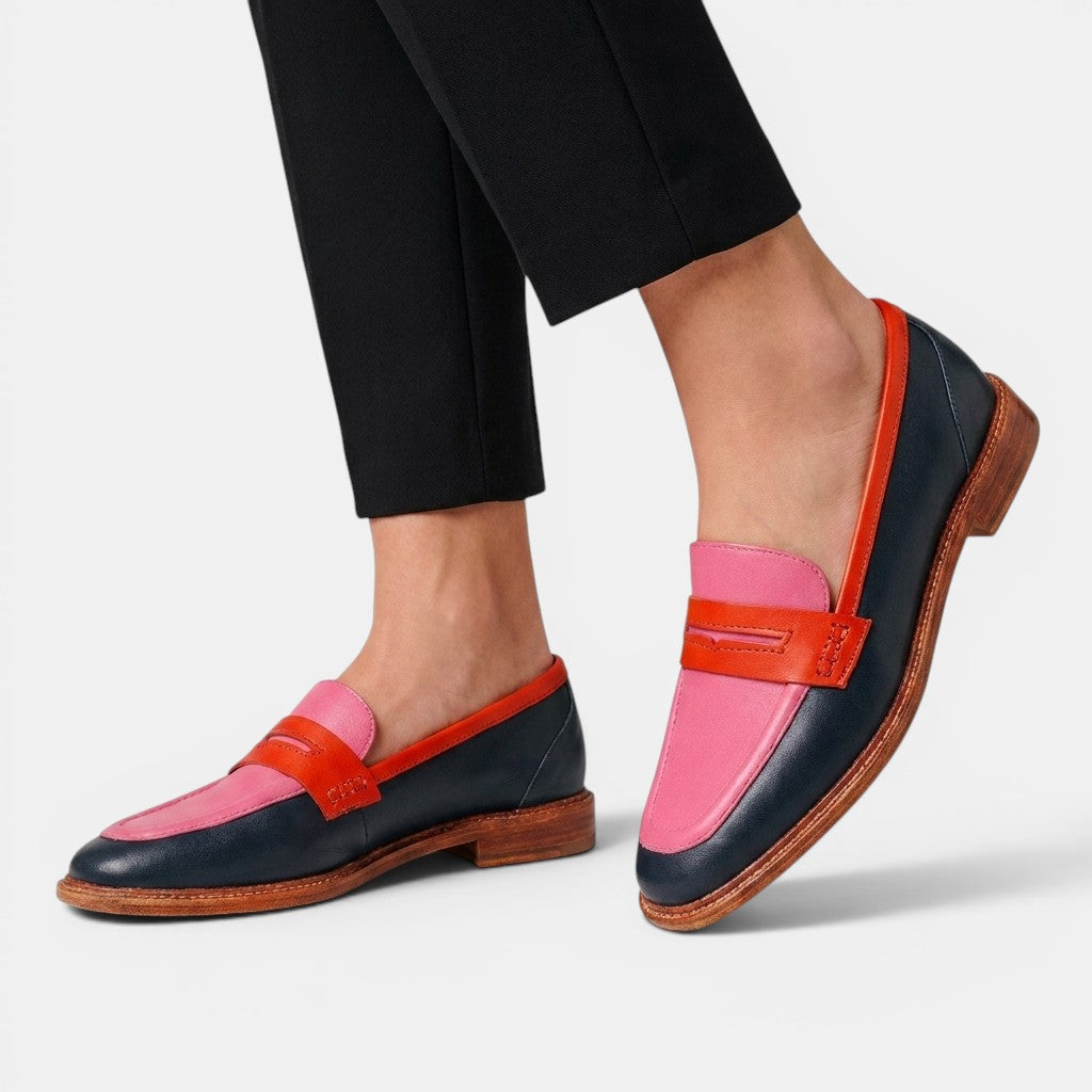 Mocassins cuir poli sans lacets silhouette épurée noirs femme élégants