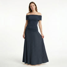 Robe longue plissée épaules dénudées femme élégante tenue de soirée
