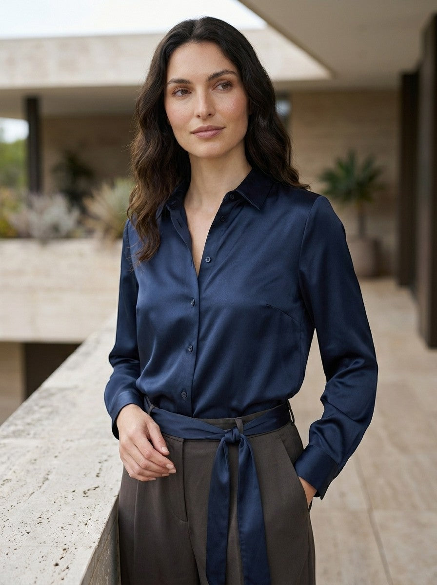 Blouse satinée manches longues drapé fluide col classique femme chic