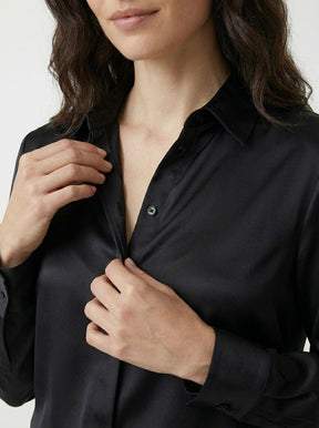 Blouse satinée manches longues drapé fluide col classique femme chic