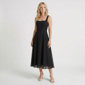 Robe midi blanche élégante col carré pour cocktail intemporel femme