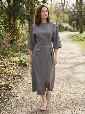 Robe midi portefeuille noire manches ballon ceinture auto-nouée soirée