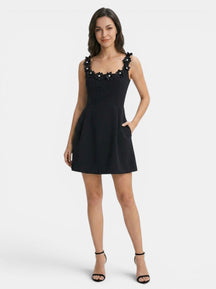 Robe mini fourreau à appliqués floraux col carré femme cocktail estivale
