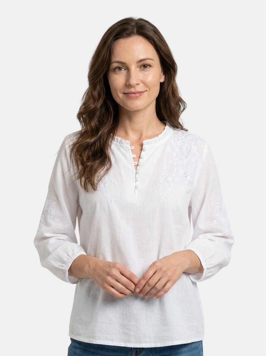 Blouse à broderies florales légère boutonnage classique élégante femme