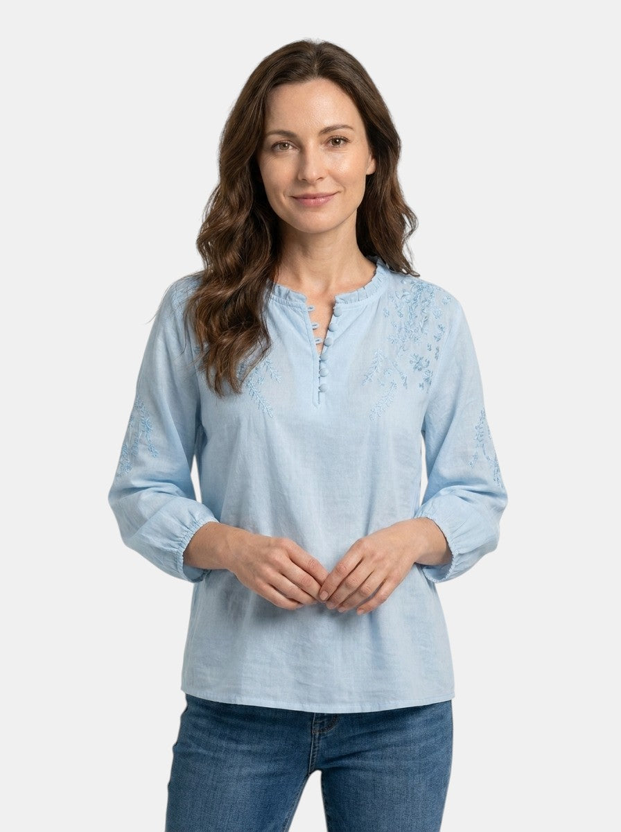Blouse à broderies florales légère boutonnage classique élégante femme