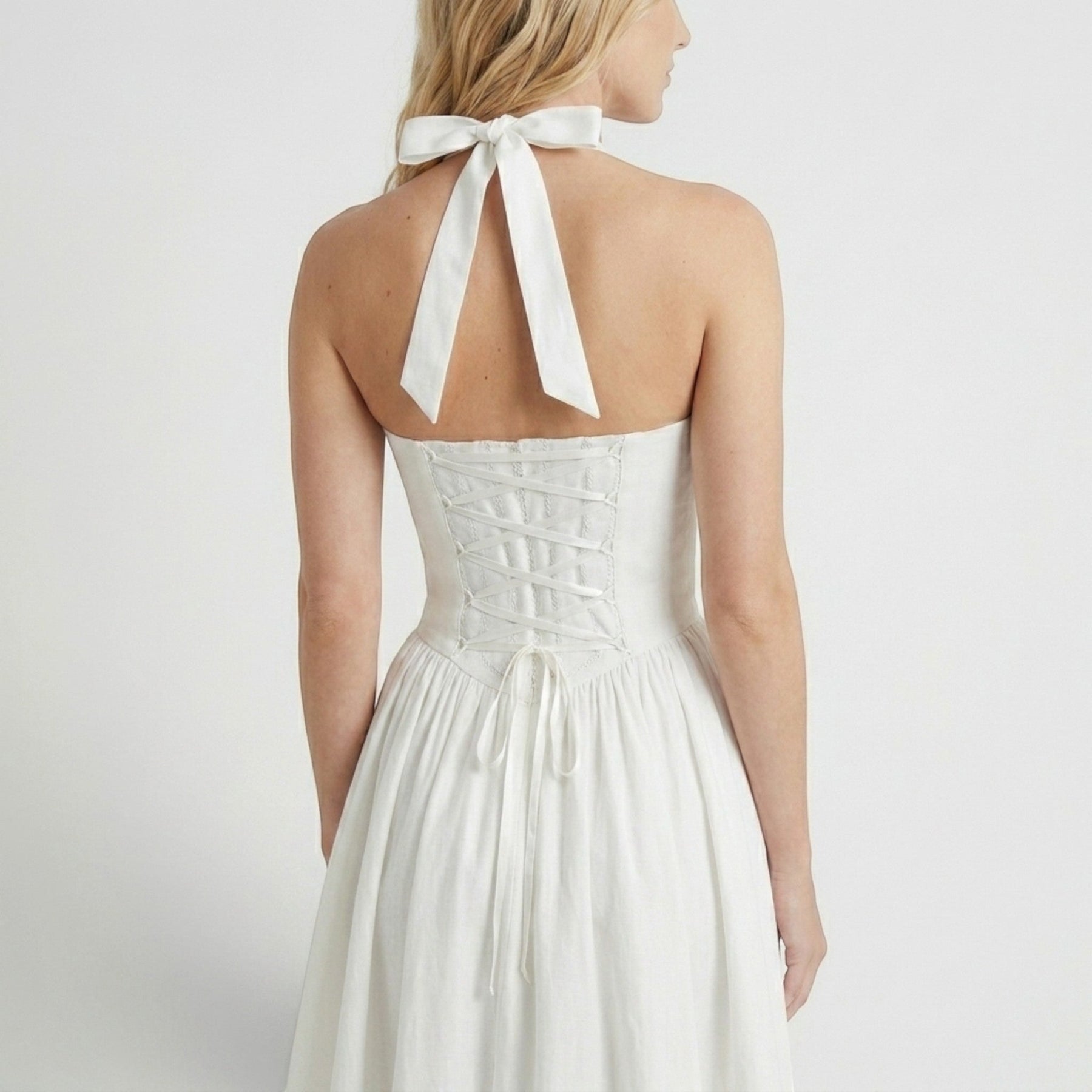 Robe midi fleurie col licou élégante pour cocktail estival femme