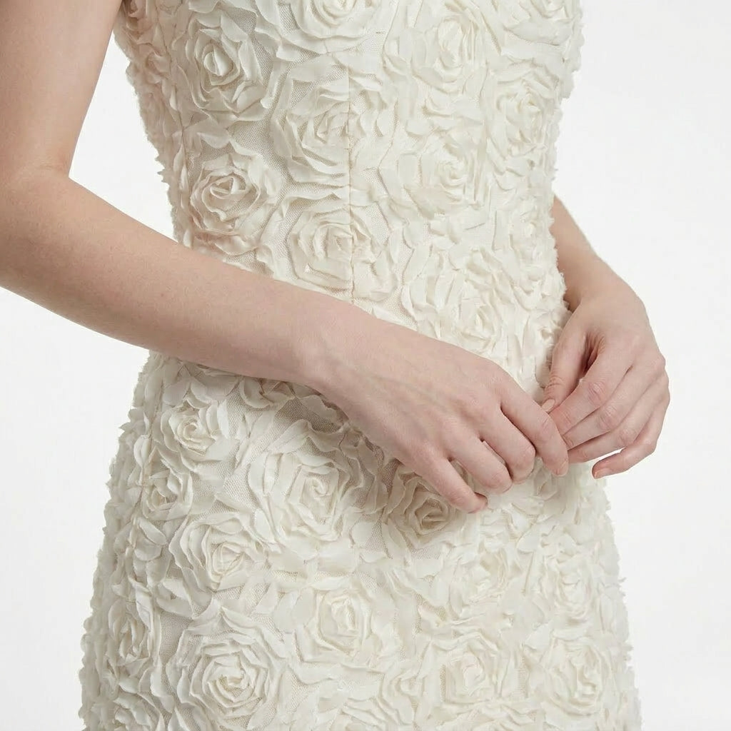 Robe mini texturée motif floral décolleté en V sans manches pour mariages