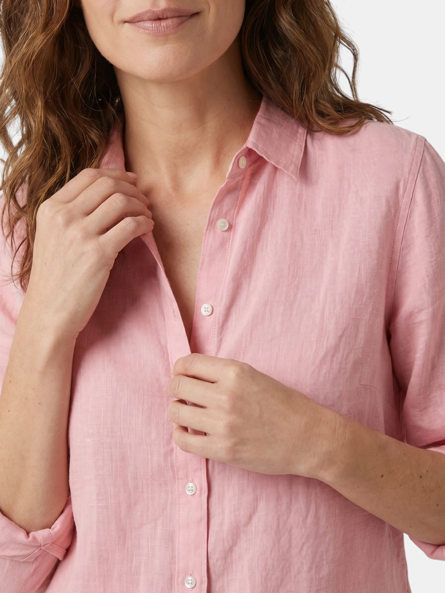 Chemise en lin légère boutonnée col lavallière coupe décontractée femme