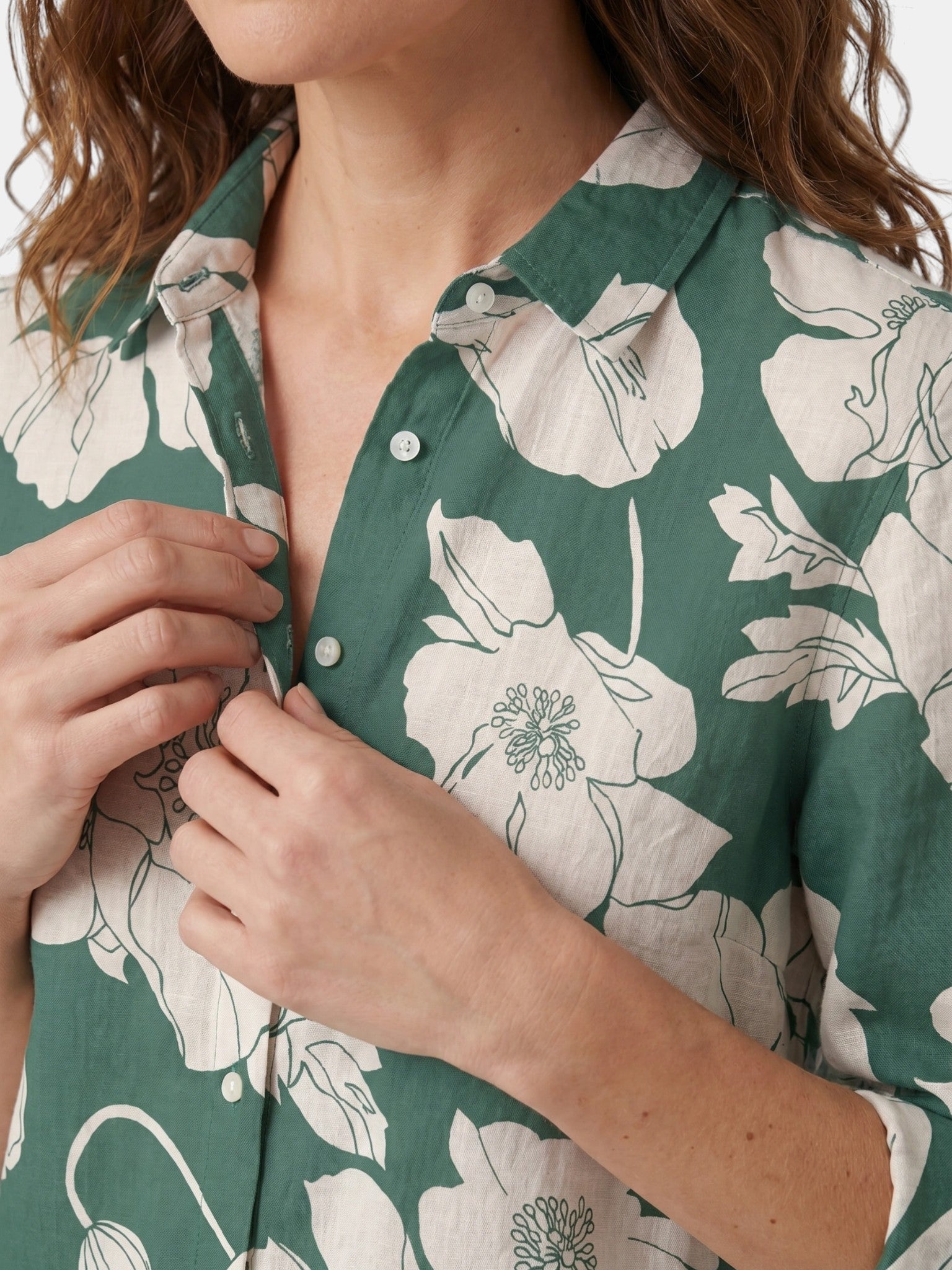 Chemise en lin légère boutonnée col lavallière coupe décontractée femme
