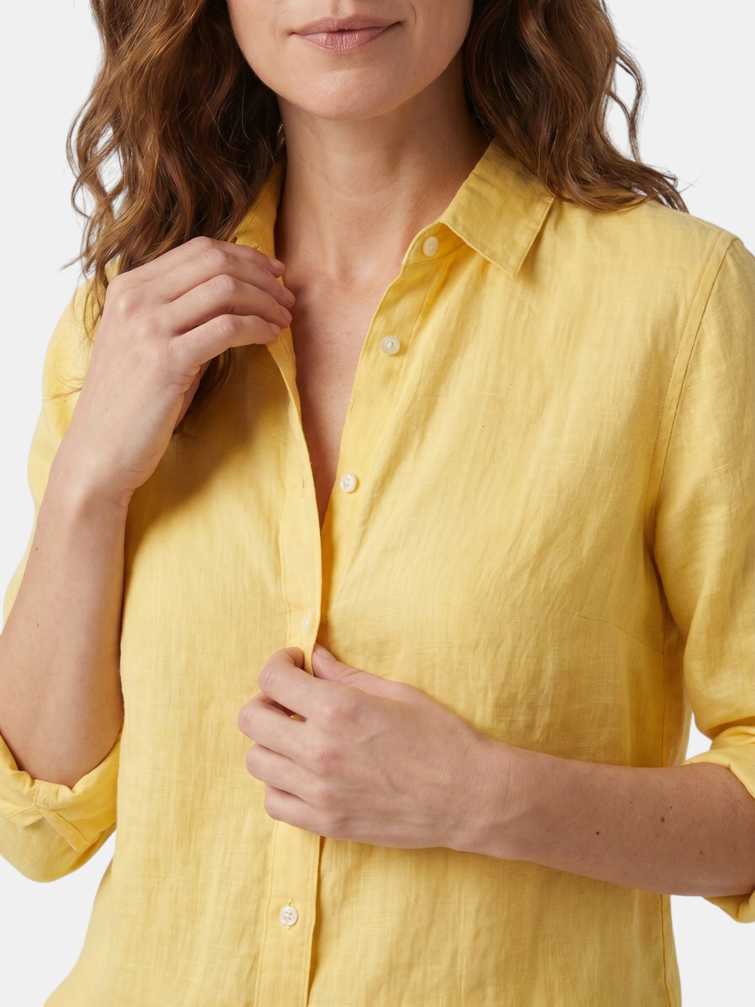 Chemise en lin légère boutonnée col lavallière coupe décontractée femme