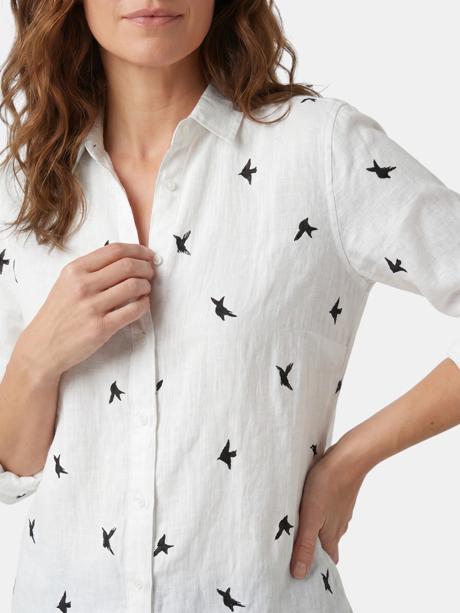 Chemise en lin légère boutonnée col lavallière coupe décontractée femme