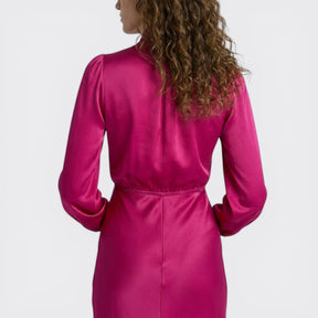 Robe midi satinée col montant ourlet évasé élégante pour occasions spéciales femme