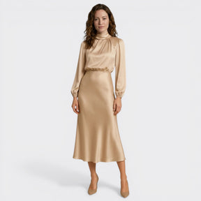 Robe midi satinée col montant ourlet évasé élégante pour occasions spéciales femme
