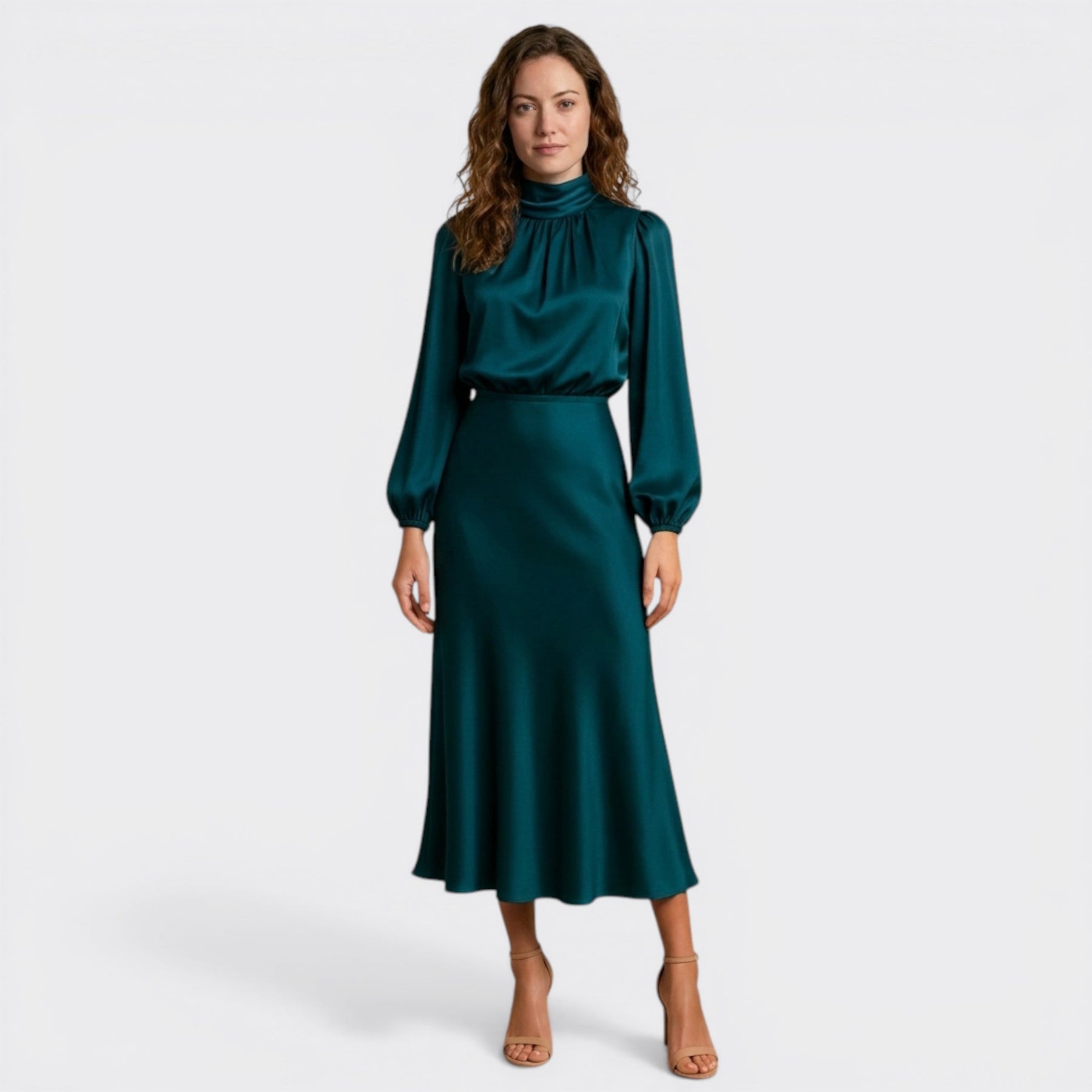 Robe midi satinée col montant ourlet évasé élégante pour occasions spéciales femme