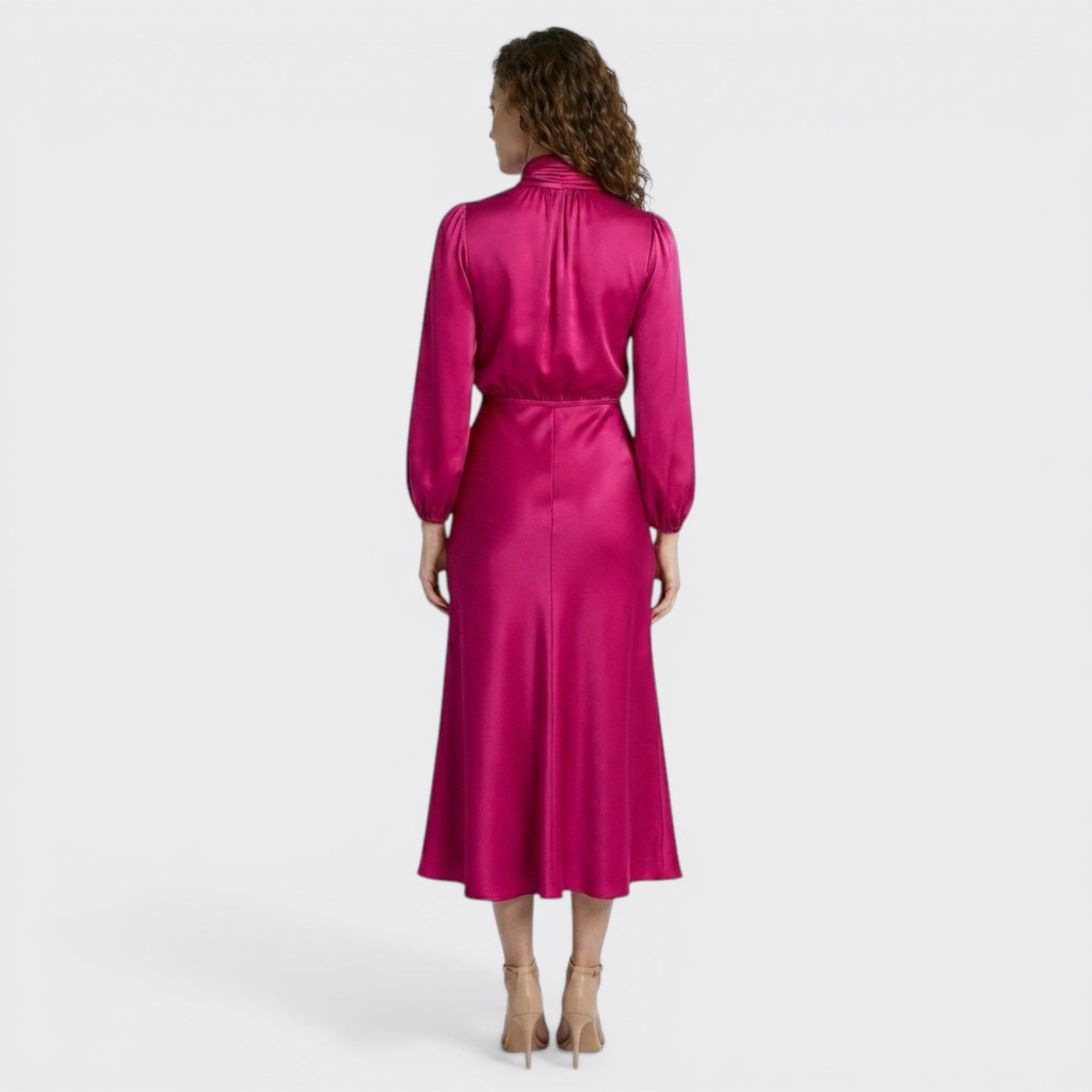 Robe midi satinée col montant ourlet évasé élégante pour occasions spéciales femme