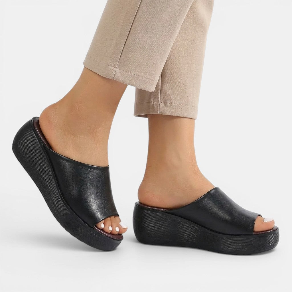 Sandales en cuir minimalistes bout ouvert femme mules stylées contemporaines