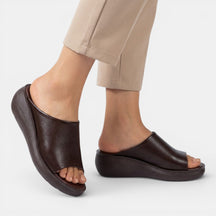 Sandales en cuir minimalistes bout ouvert femme mules stylées contemporaines