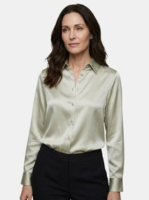 Blouse satinée coupe décontractée drapé fluide éclat subtil femme