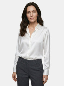 Blouse satinée coupe décontractée drapé fluide éclat subtil femme