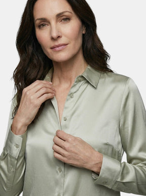 Blouse satinée coupe décontractée drapé fluide éclat subtil femme