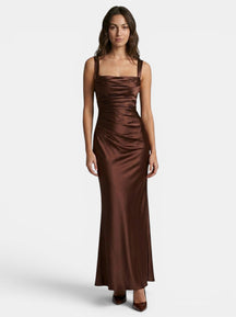 Robe maxi en satin drapée col carré bretelles femme élégante soirée formelle