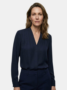 Blouse satinée manches bouffantes taille ajustée style estival femme