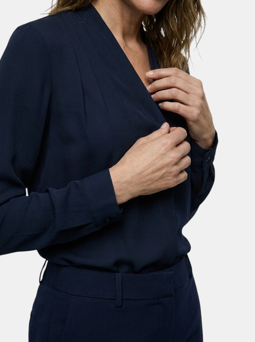 Blouse satinée manches bouffantes taille ajustée style estival femme