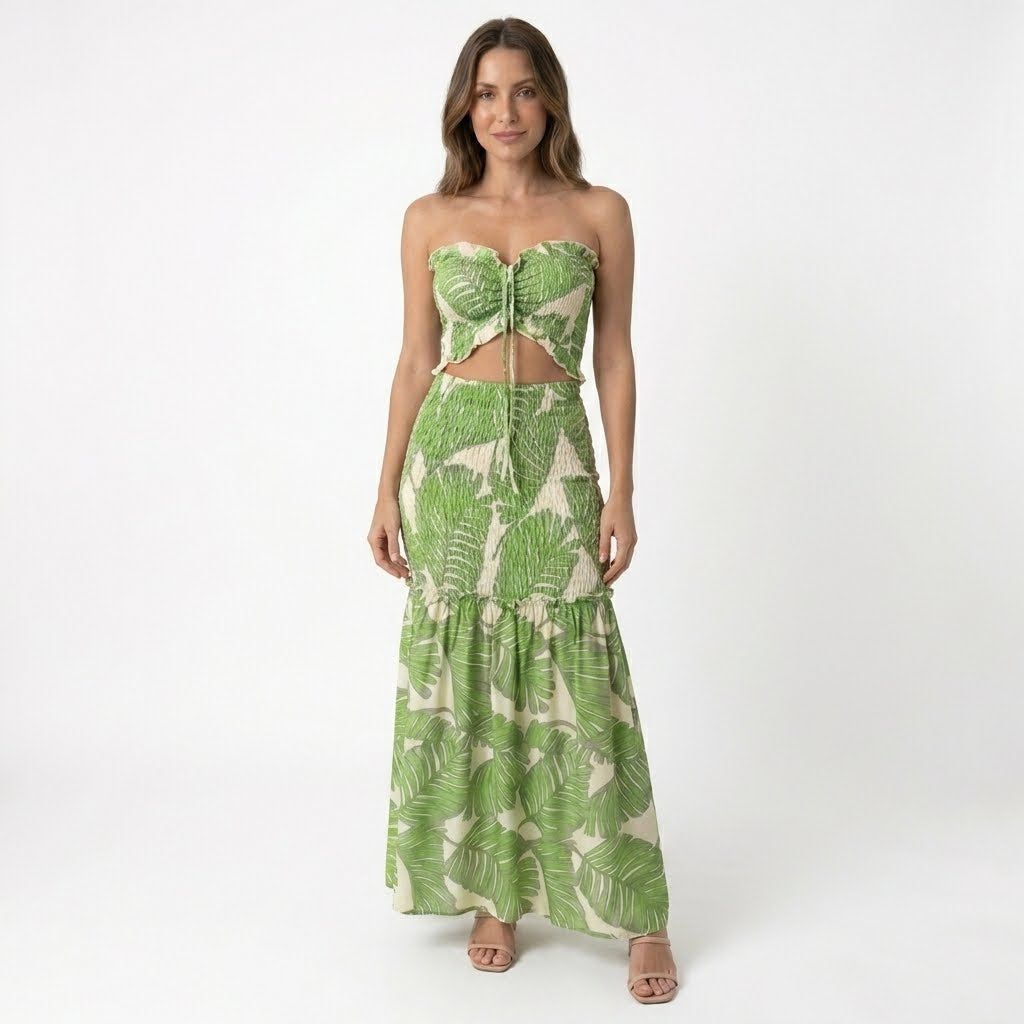 Robe maxi bustier imprimé tropical froncée pour soirée estivale