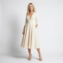 Robe midi évasée blanche col V élégante pour cocktail mariage femme