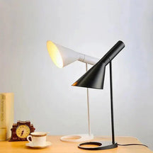 Lampe de Table Moderne LED - Design Épuré et Éclairage Confortable