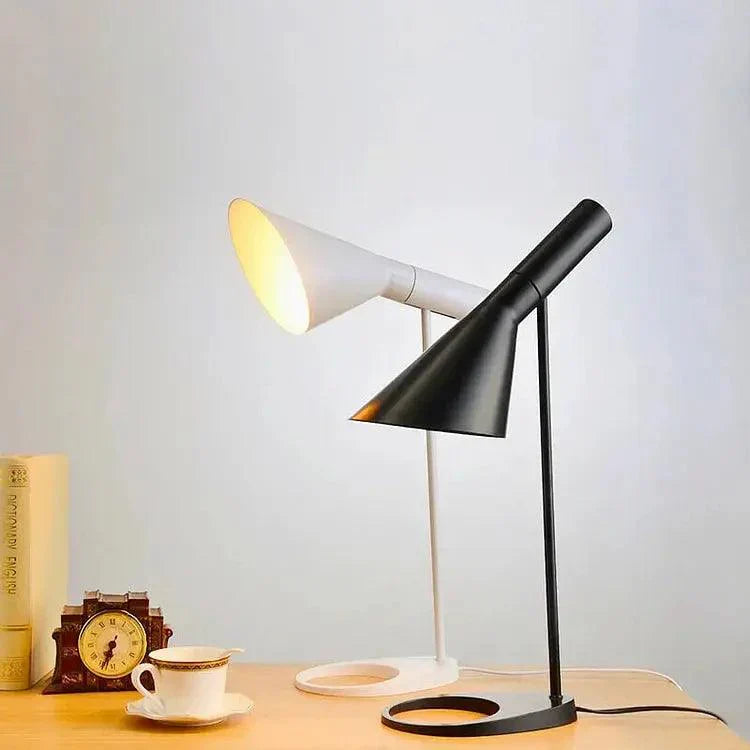 Lampe de Table Moderne LED - Design Épuré et Éclairage Confortable
